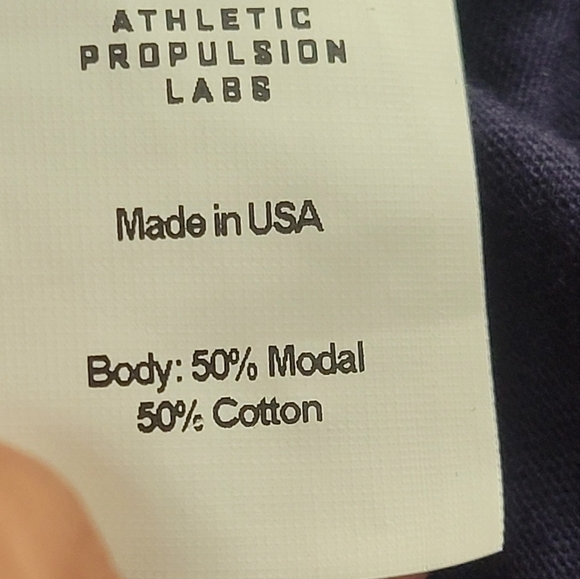 APL The Perfect Holiday Tee Size Large NWT - Picture 9 of 10